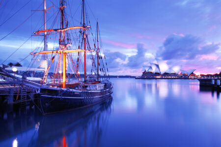 Dawn ~ 'Svanen' / Sydney Opera House ~ NSW